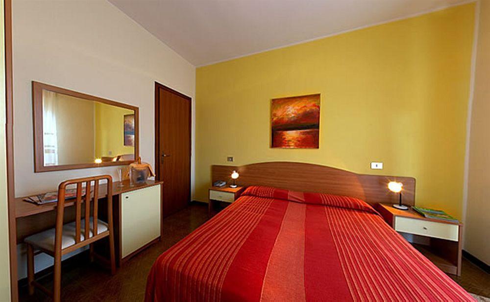 Hotel Nazionale Lido di Jesolo Buitenkant foto