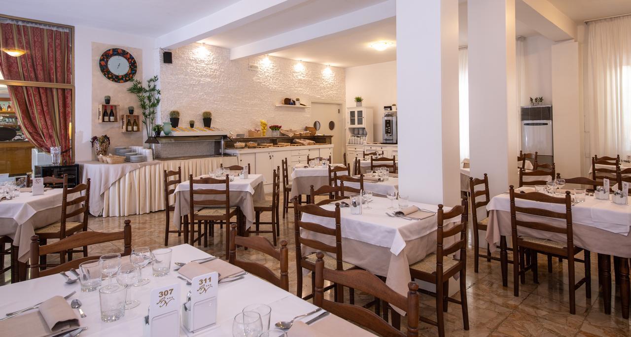Hotel Nazionale Lido di Jesolo Buitenkant foto