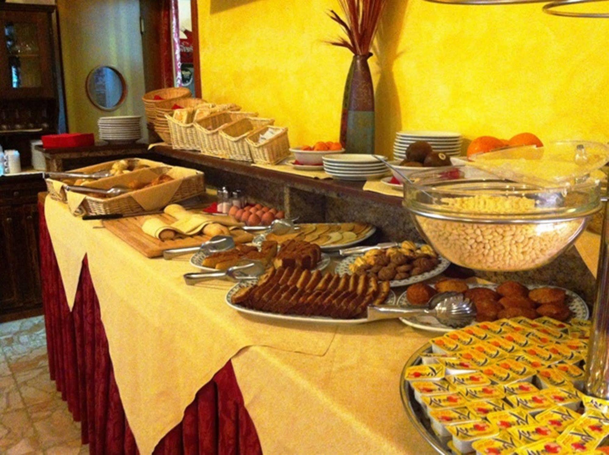 Hotel Nazionale Lido di Jesolo Buitenkant foto
