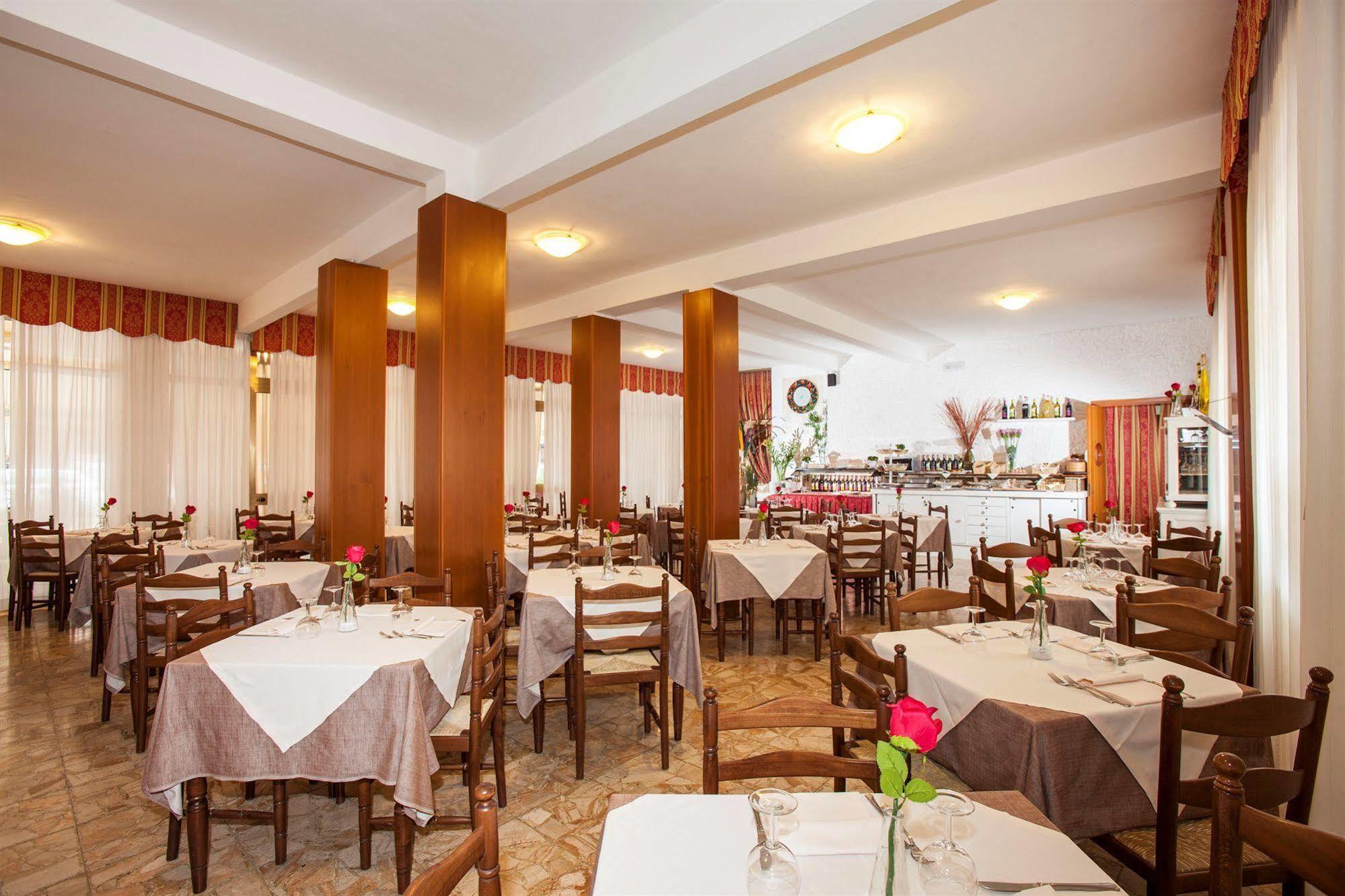 Hotel Nazionale Lido di Jesolo Buitenkant foto