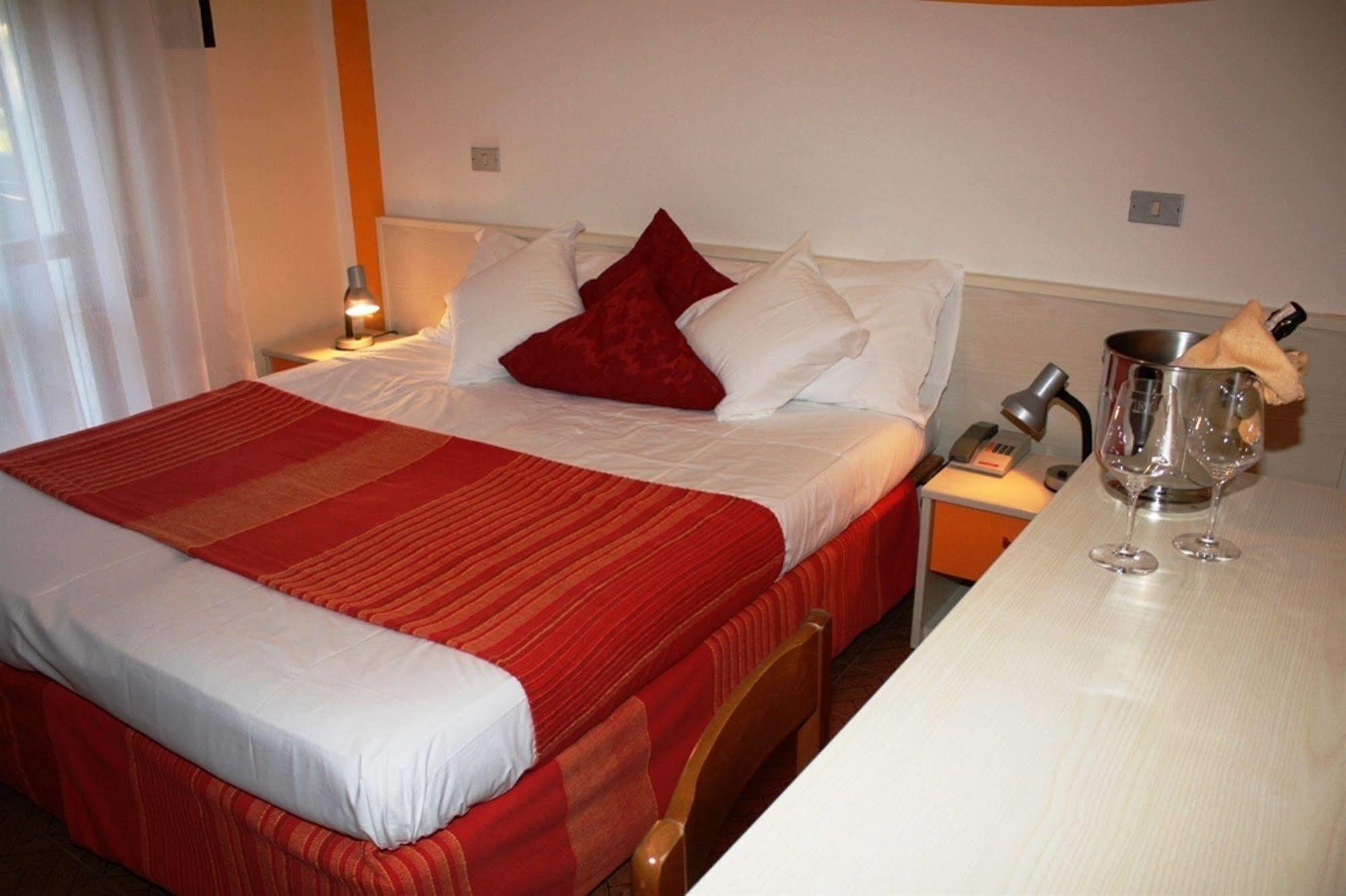 Hotel Nazionale Lido di Jesolo Buitenkant foto