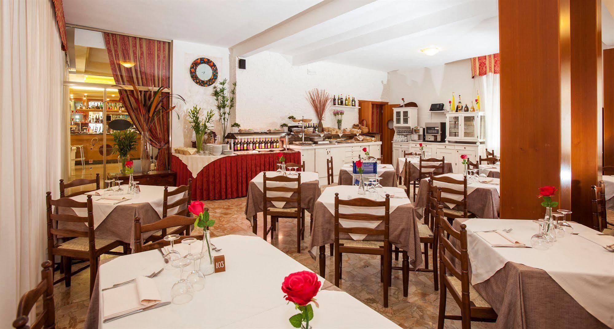 Hotel Nazionale Lido di Jesolo Buitenkant foto